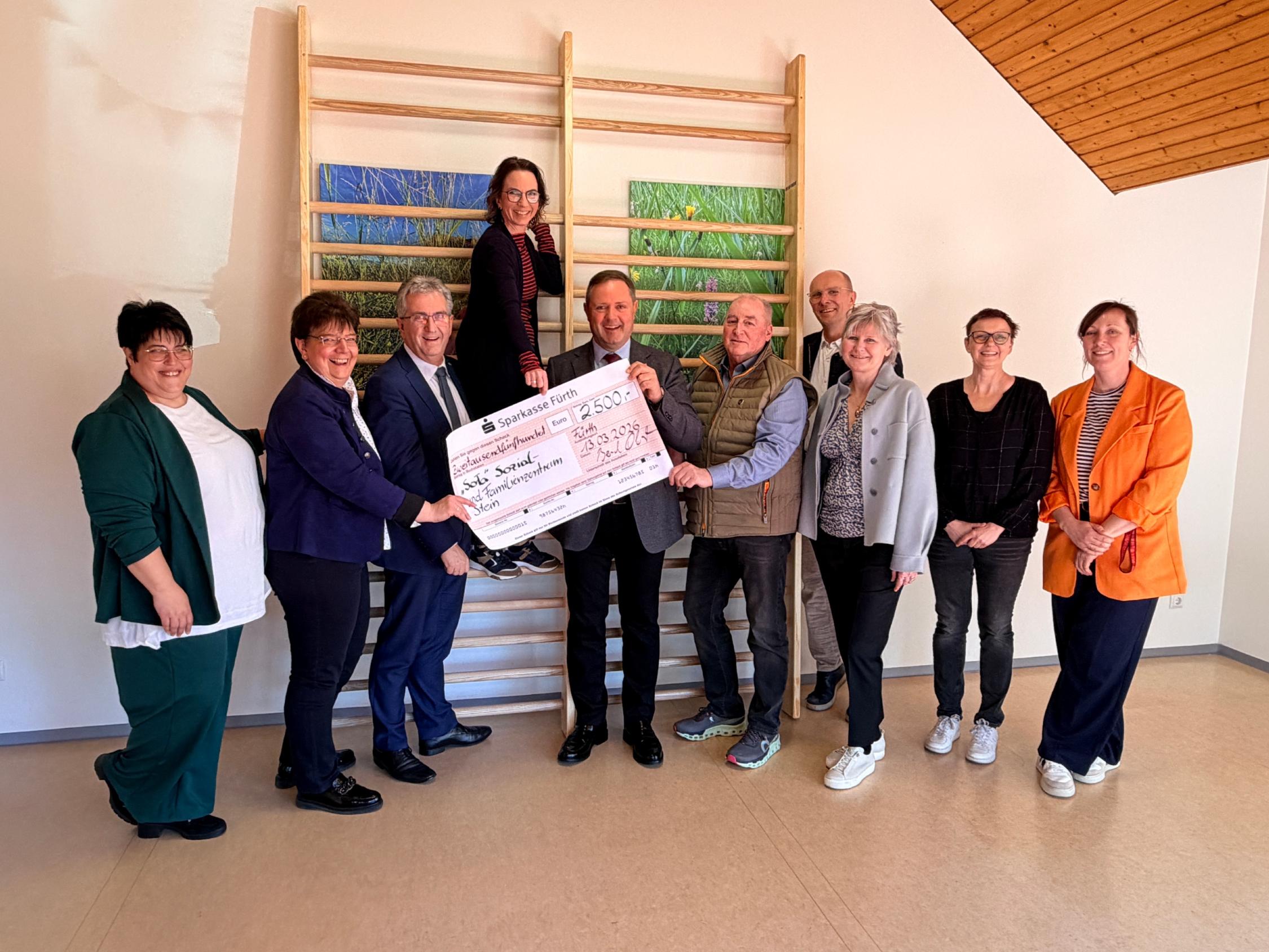 26-03-13 Spendenübergabe Sozial- udn Familienzentrum Stein - Foto Roland Beck