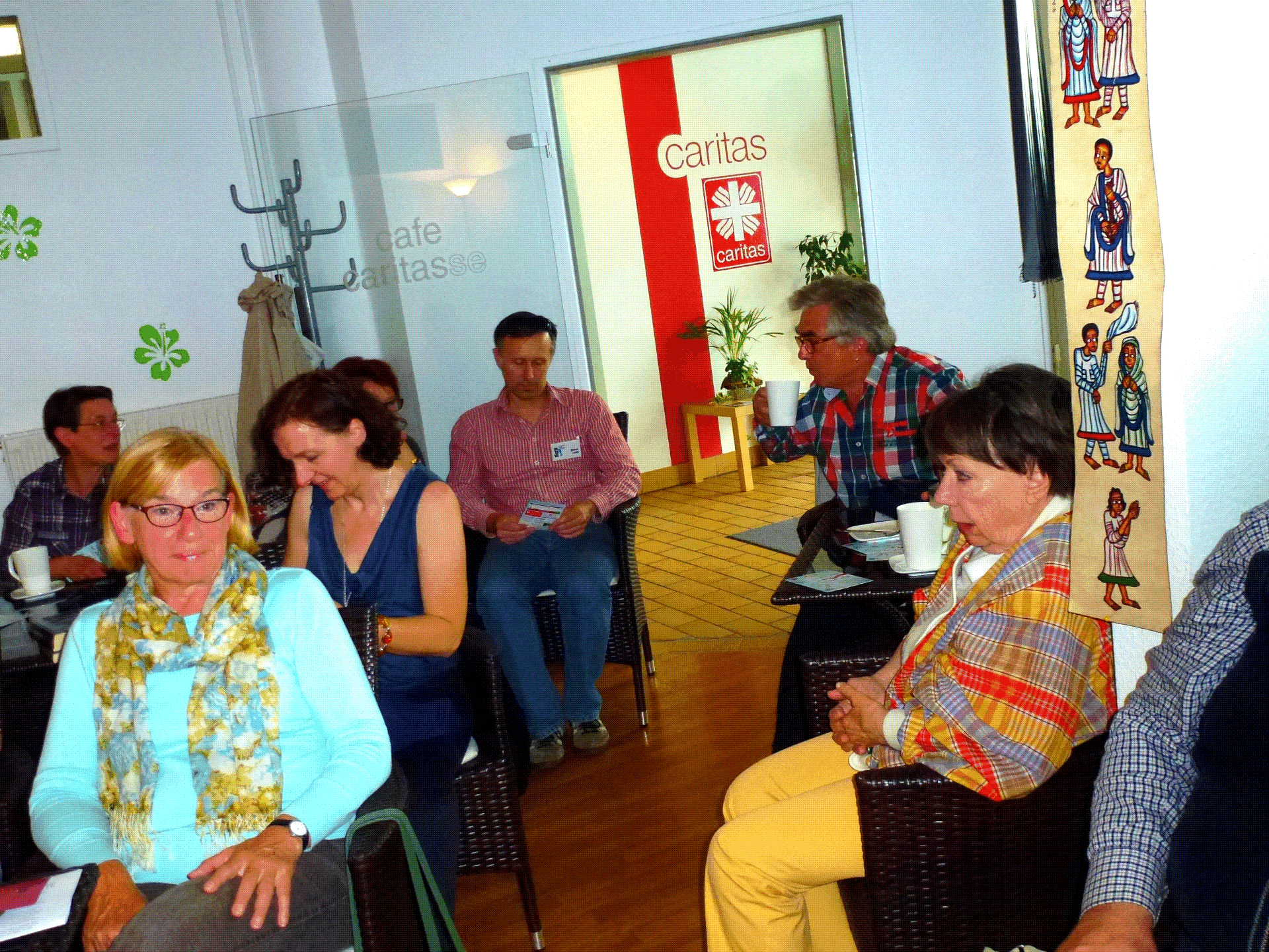 Lesen im Cafe 'caritasse'